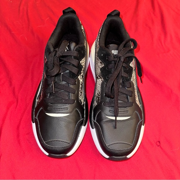 Women’s Pumas- s-9, new w/o box! - Picture 6 of 9